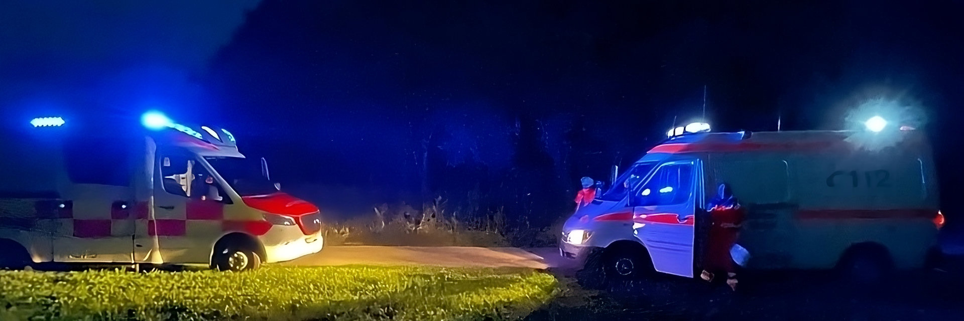 Foto: Mitglieder des Jugendrotkreuzes blicken lachend in die Kamera.