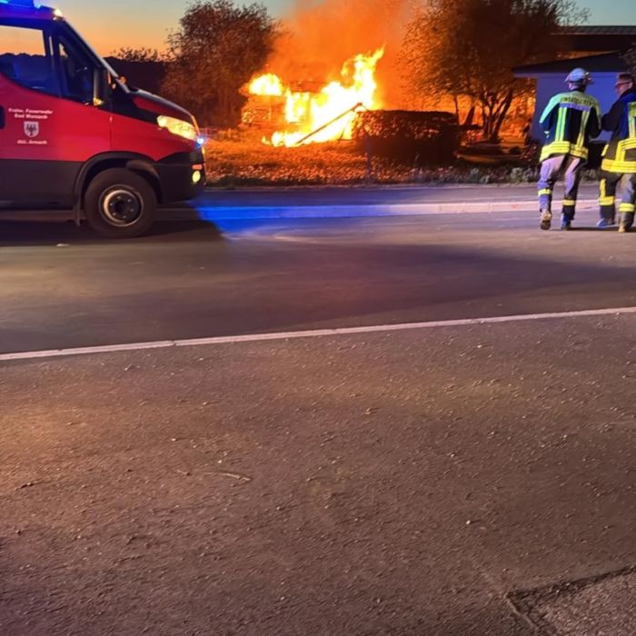 Unsere Einsatzgruppe wurde heute morgen um ca. 5 Uhr zu einem Sauna-Brand nach Arnach alarmiert. Wir waren mit 3 Helfern im Einsatz. Die Brandursache ist wohl aktuell noch unklar. #drk #deutschesroteskreuz #einsatz #einsatzgruppe #bereitschaft #badwurzach #arnach #blaulicht #feuerwehr #blaulichtfamilie #tagundnacht #einsatzbereit