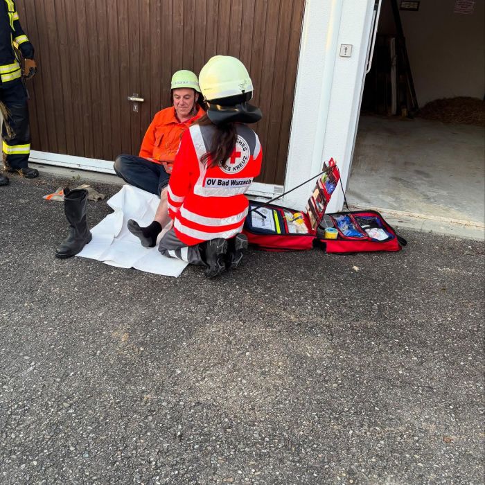 Am Dienstag war bei uns wieder eine tolle Übung geplant. Die Alarmierung lautete: Sandienstliche Absicherung und Verpflegung der Feuerwehr bei einem flächendeckenden Waldbrand. Das war der perfekte Einstieg für unsere neu aufgestellte Verpflegungsgruppe im OV Bad Wurzach. #danke an die Feuerwehr Haidgau und Bad Wurzach #tolle Übung #verpflegungsgruppe#dankefürdenübungsort #verpflegung #blaulicht
